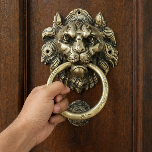 Handcrafted Imperial Crest Lion Brass Door Knocker – 1100 g Antique Finish